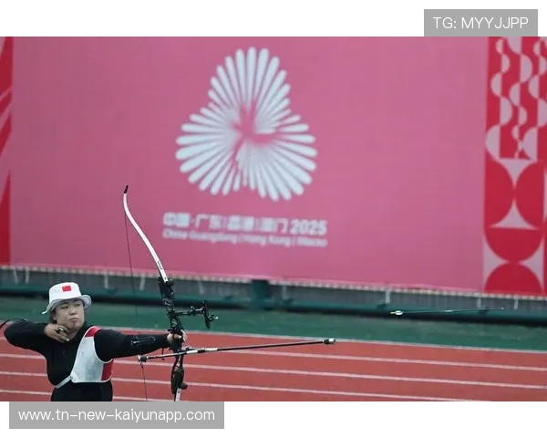 美国反曲弓女队在世界大学生射箭锦标赛中获得银牌，反曲弓世界纪录