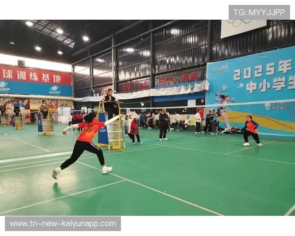羽毛球训练基地与学校共建课程提升学生运动素养，羽毛球的训练基地